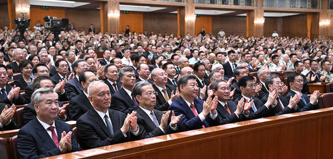 纪念中国人民抗日战争暨世界反法西斯战争胜利80周年文艺晚会《正义必胜》在京隆重举行 习近平等...